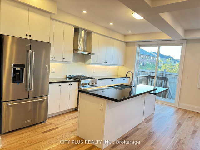 38 Schmeltzer Crescent