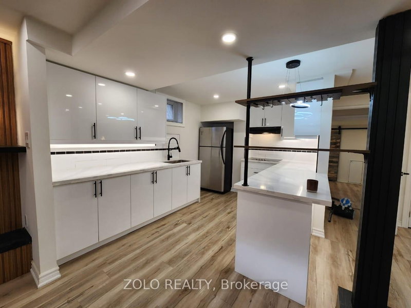 lower - 3 Cabot Crt, Aurora, L4G 2Y9 | Image 2