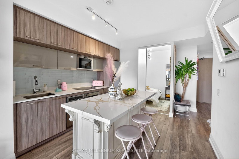 713 - 4800 Highway 7 Rd, Vaughan, L4L 1H8 | Image 2