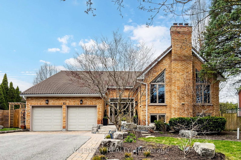 32 Whitfield Crt, Aurora, L4G 5L7 | Image 2