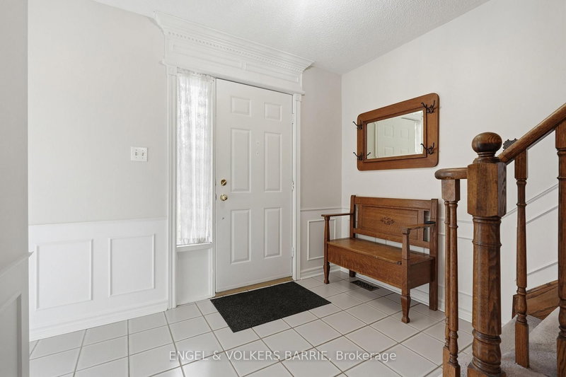 56 Fox Run Lane, Bradford West Gwillimbury, L3Z 2V2 | Image 3