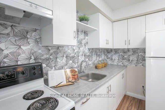 Main Floor - 57 Wilstead Dr, Newmarket, L3Y 4T8 | Image 2