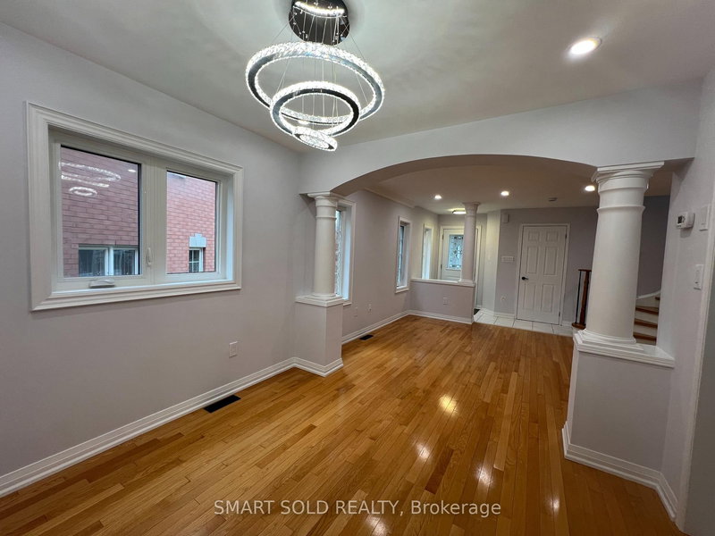 15 Futura Ave, Richmond Hill, L4S 1V2 | Image 2