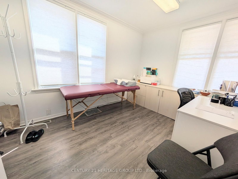 58 Major Mackenzie Dr E, Richmond Hill, L4C 1G9 | Image 2