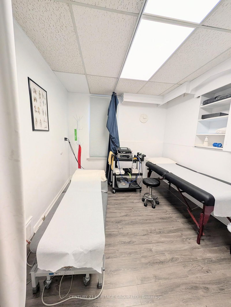 58 Major Mackenzie Dr E, Richmond Hill, L4C 1G9 | Image 3