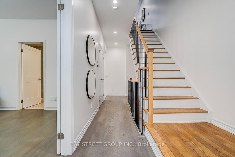 74 Village Pkwy N, Markham, L3R 4Z7 | Image 2