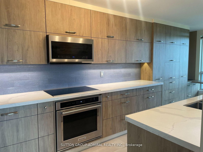 705 - 2 Maison Parc Crt, Vaughan, L4J 9K4 | Image 3