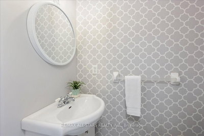 32 Lancaster Court • Georgina, ON photo 8