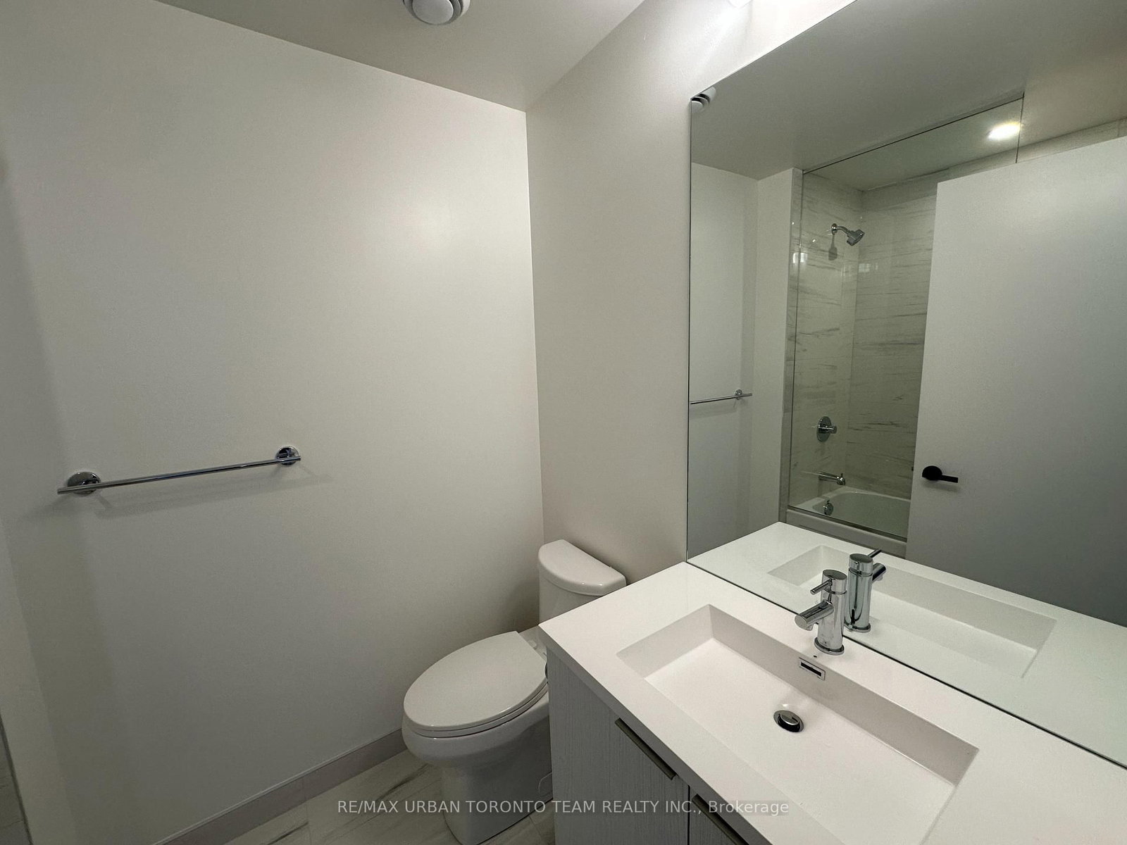 8 Interchange Way, Unit 5703 - Photo 11