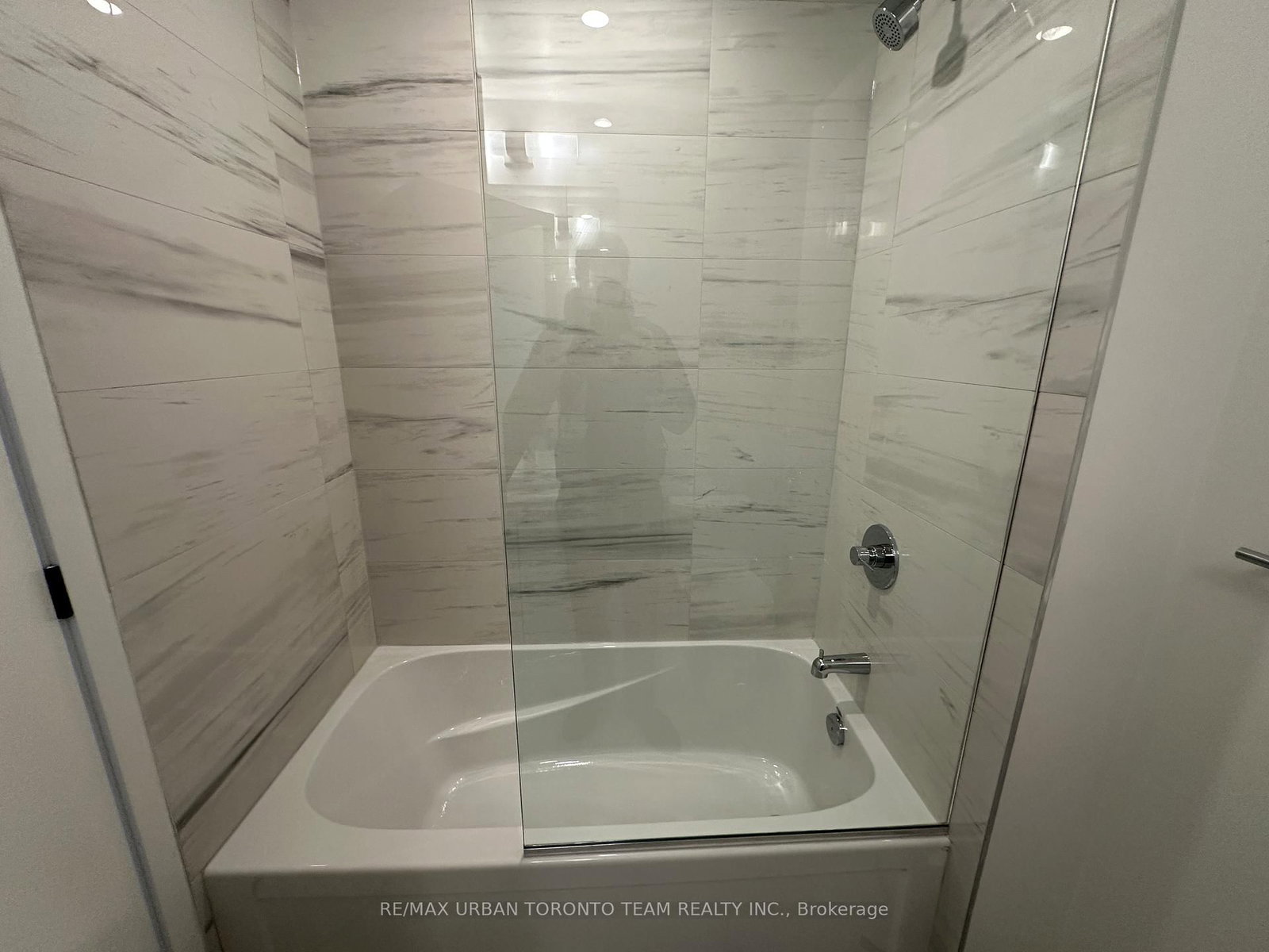 8 Interchange Way, Unit 5703 - Photo 12