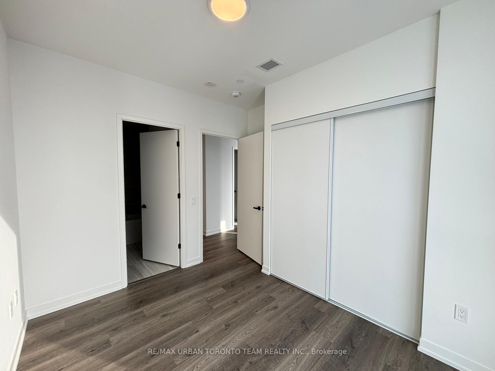 8 Interchange Way, Unit 6012 - Photo 10