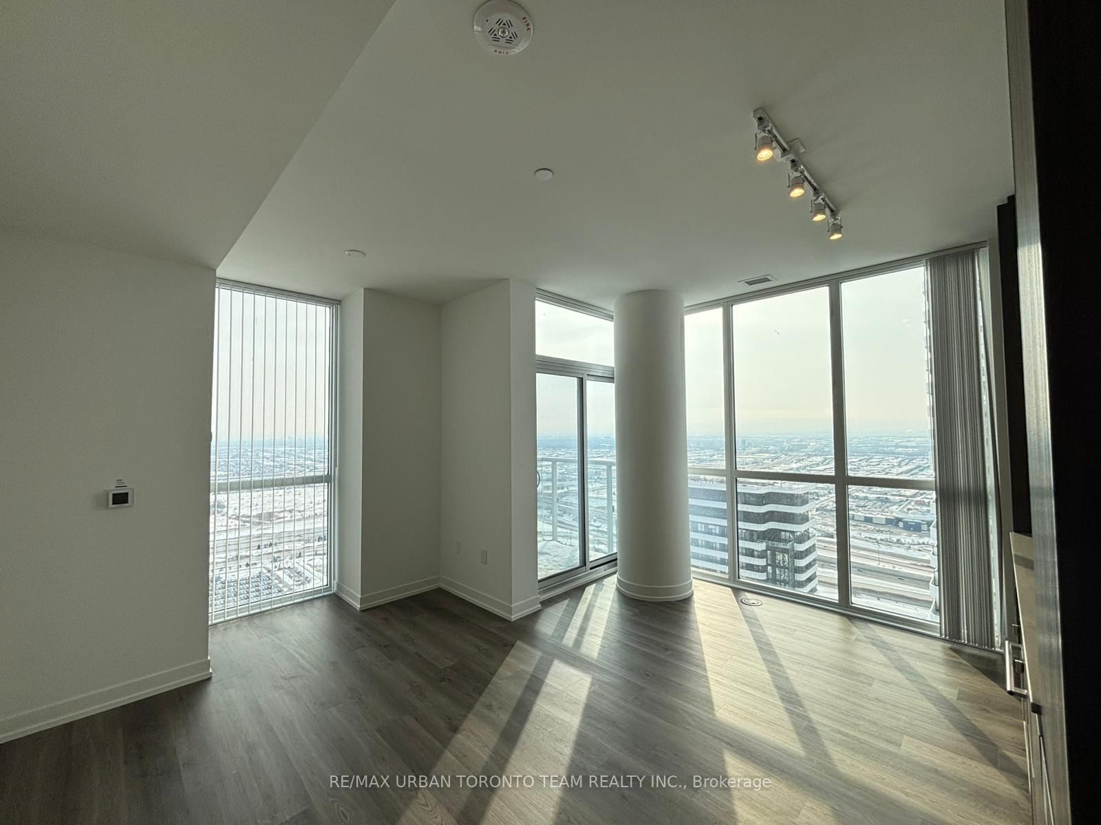 8 Interchange Way, Unit 6012 - Photo 2