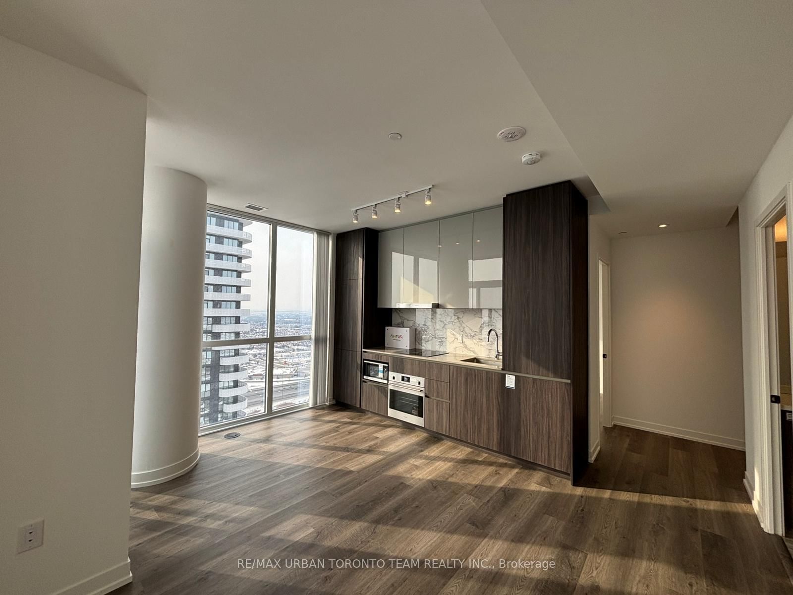 8 Interchange Way, Unit 6012 - Photo 3