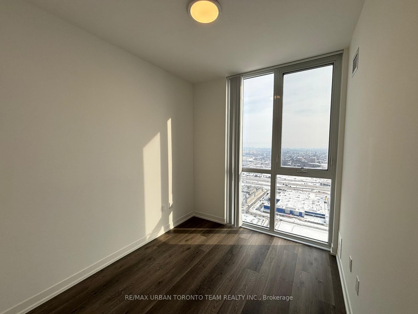 8 Interchange Way, Unit 6012 - Photo 8