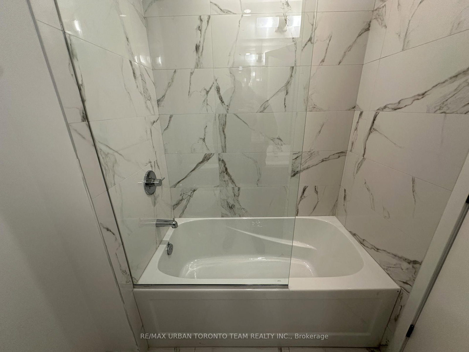 8 Interchange Way, Unit 5305 - Photo 13