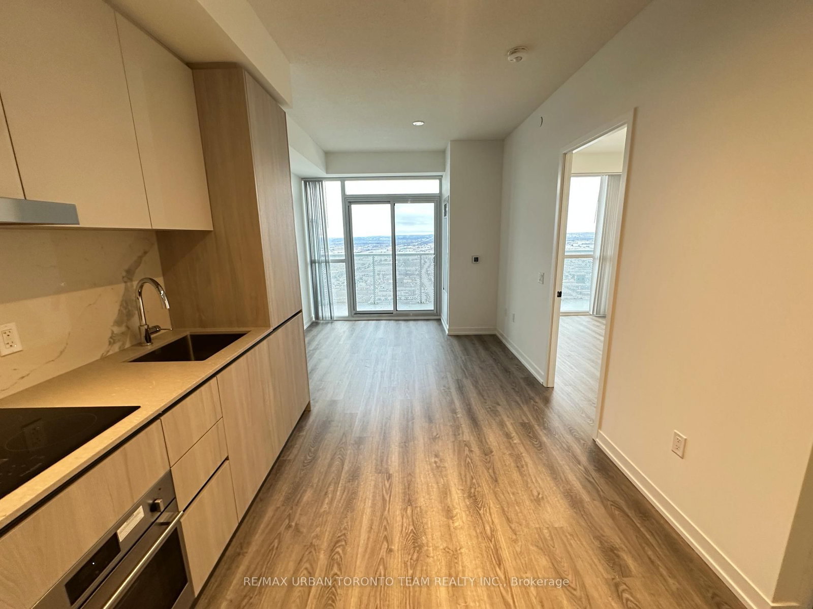 8 Interchange Way, Unit 5305 - Photo 2