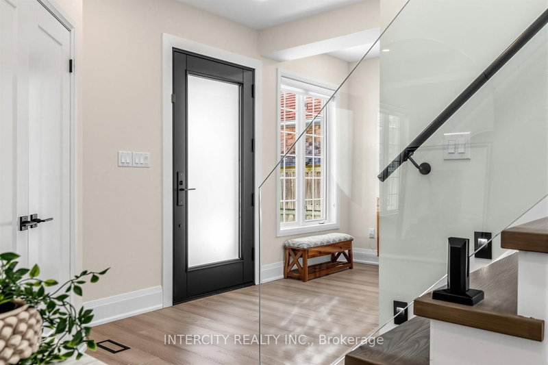 75 Canoe Crt, Richmond Hill, L4E 3Y2 | Image 3