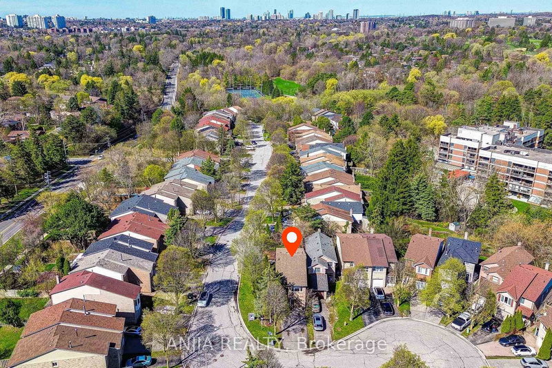 78 Baywood Crt, Markham, L3T 5W3 | Image 2