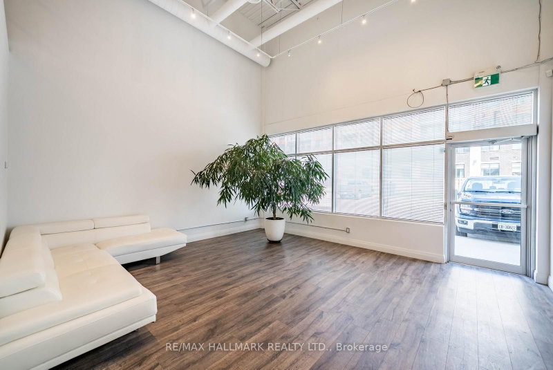 155 Mostar St photo 3