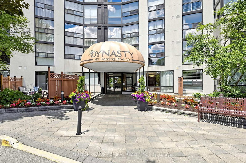 514 - 40 Harding Blvd W, Richmond Hill, L4C 9S5 | Image 2