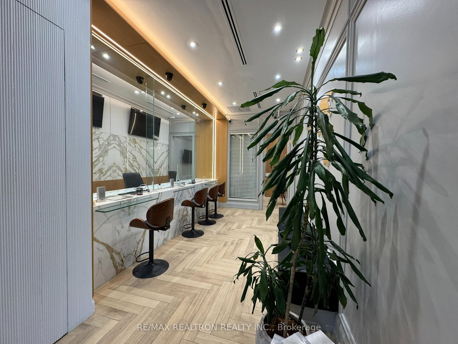 7181 Yonge Street, Unit 23 - Photo 3