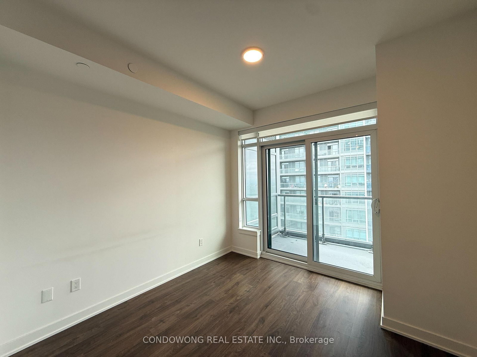50 Upper Mall Way, Unit 2703 - Photo 2