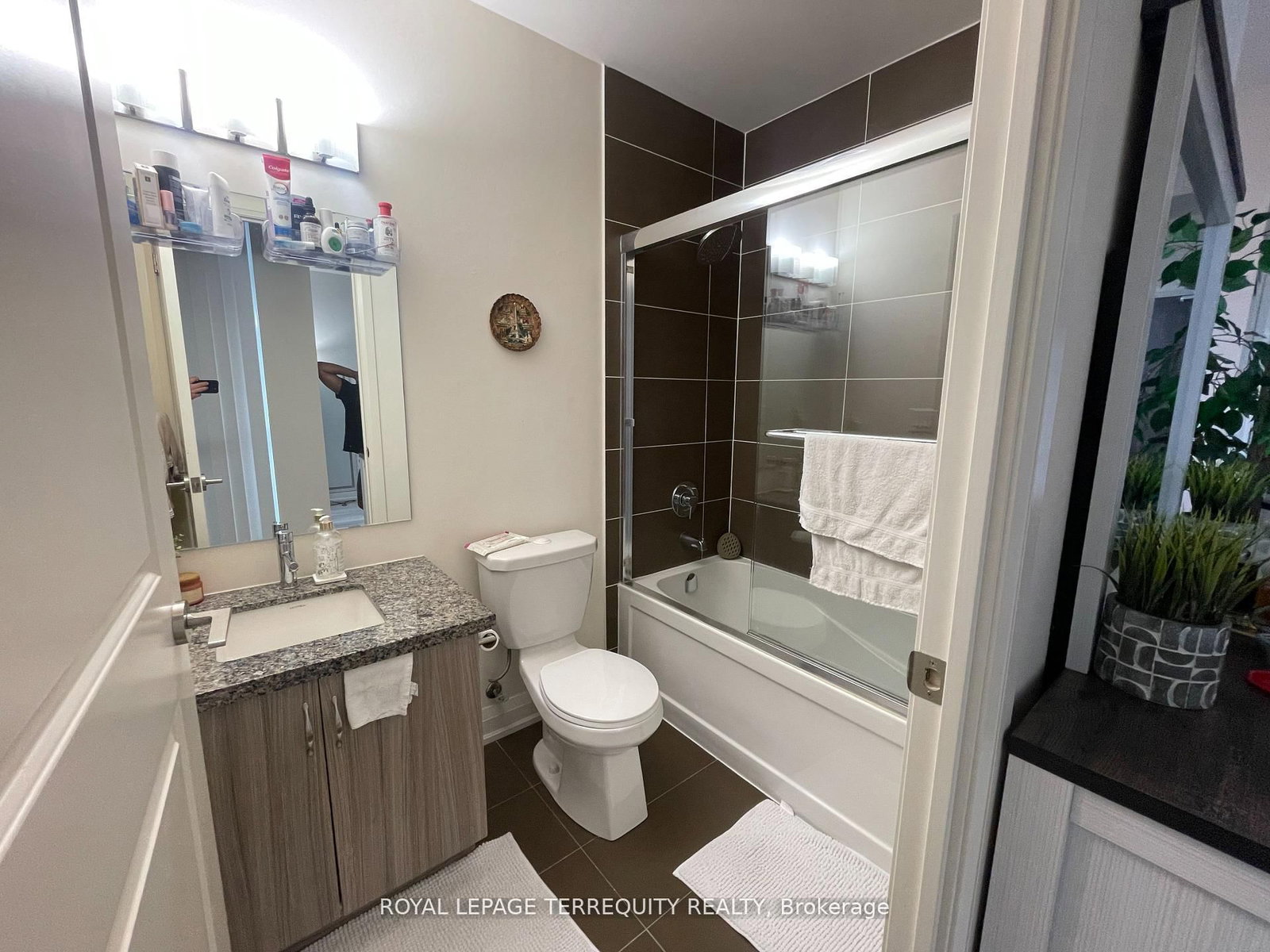 8763 Bayview Avenue, Unit 320 - Photo 3