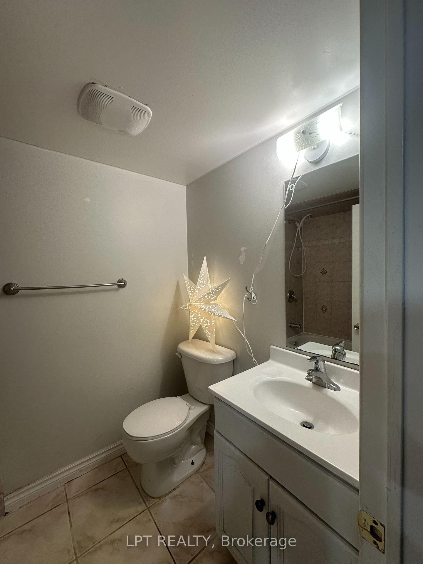 33 Kenborough Court, Unit Bsmt - Photo 11