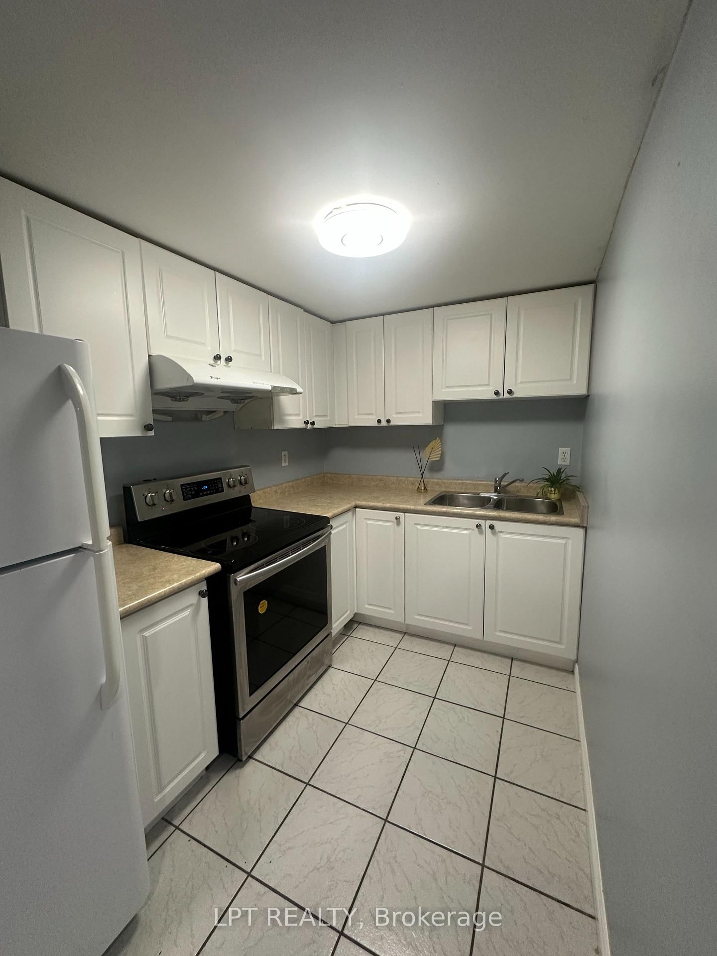 33 Kenborough Court, Unit Bsmt - Photo 3