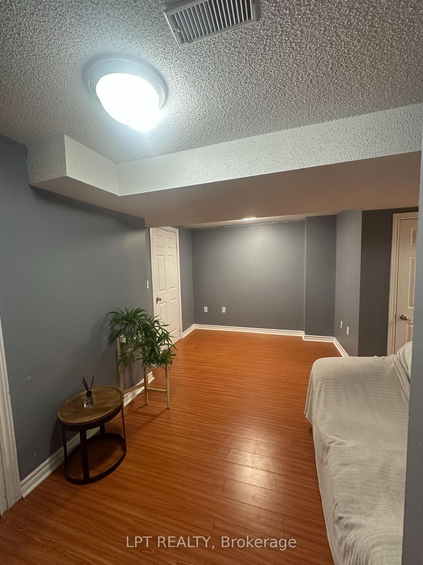 33 Kenborough Court, Unit Bsmt - Photo 8