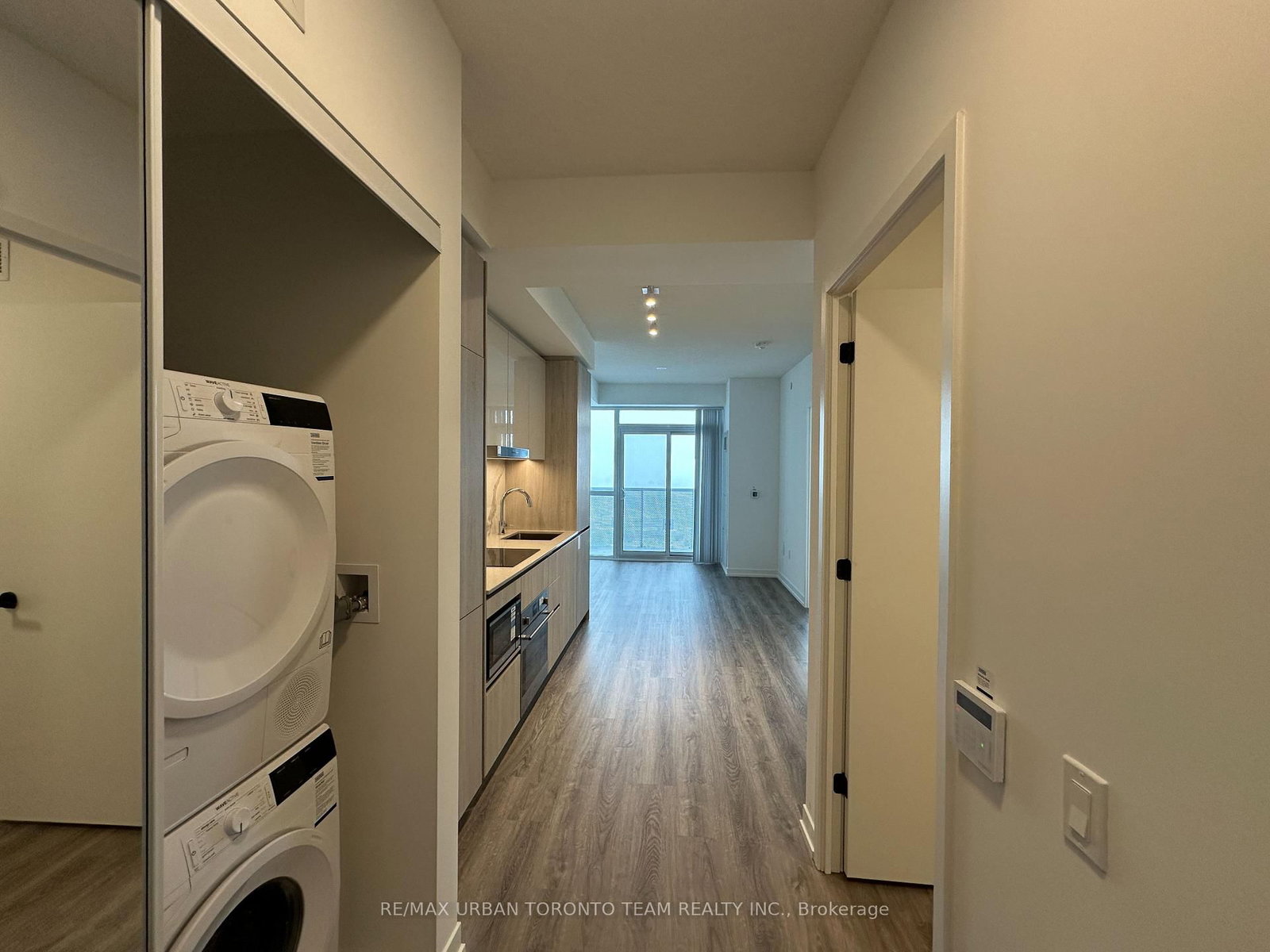 8 Interchange Way, Unit 3811 - Photo 2