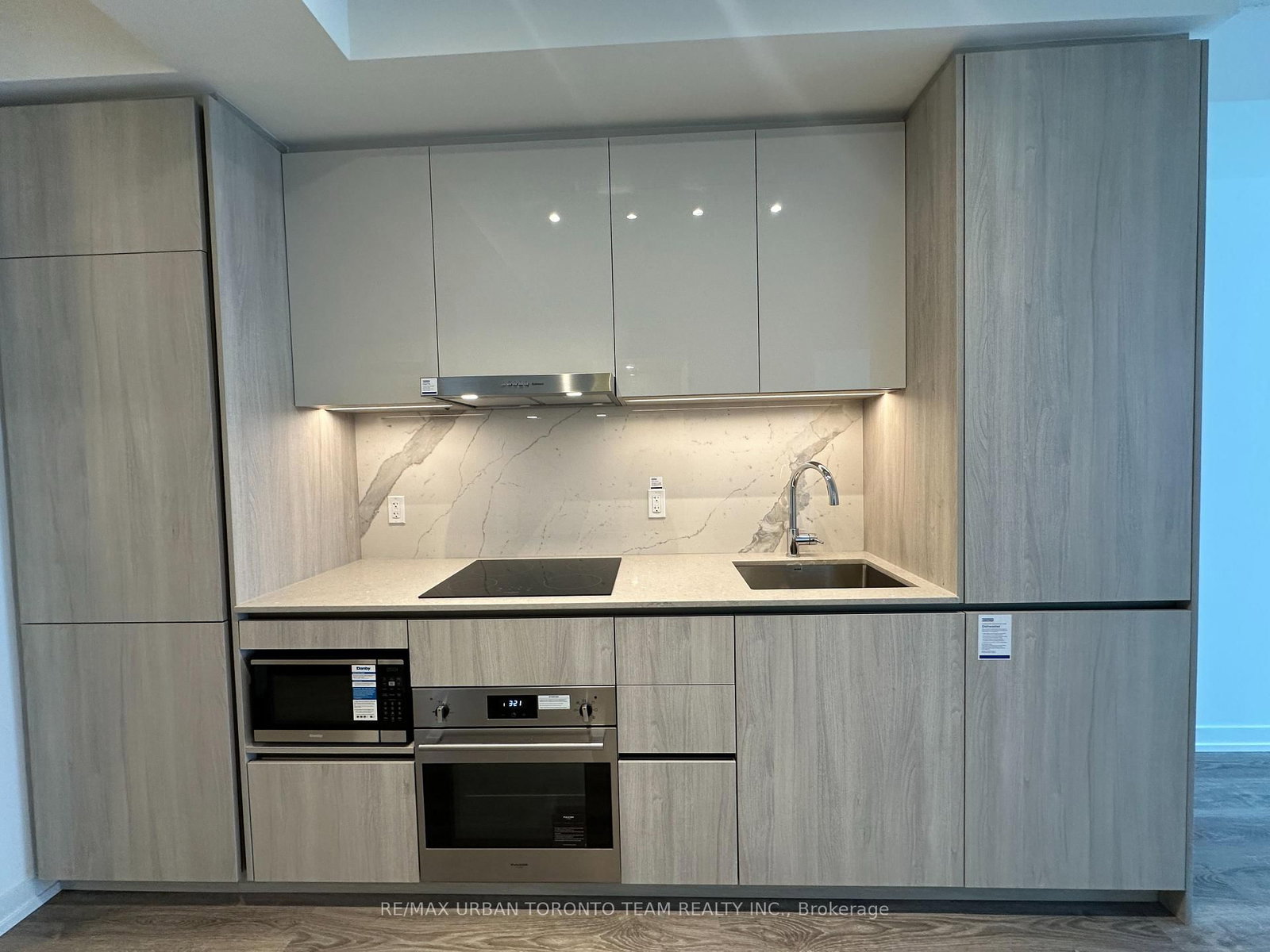 8 Interchange Way, Unit 3811 - Photo 4