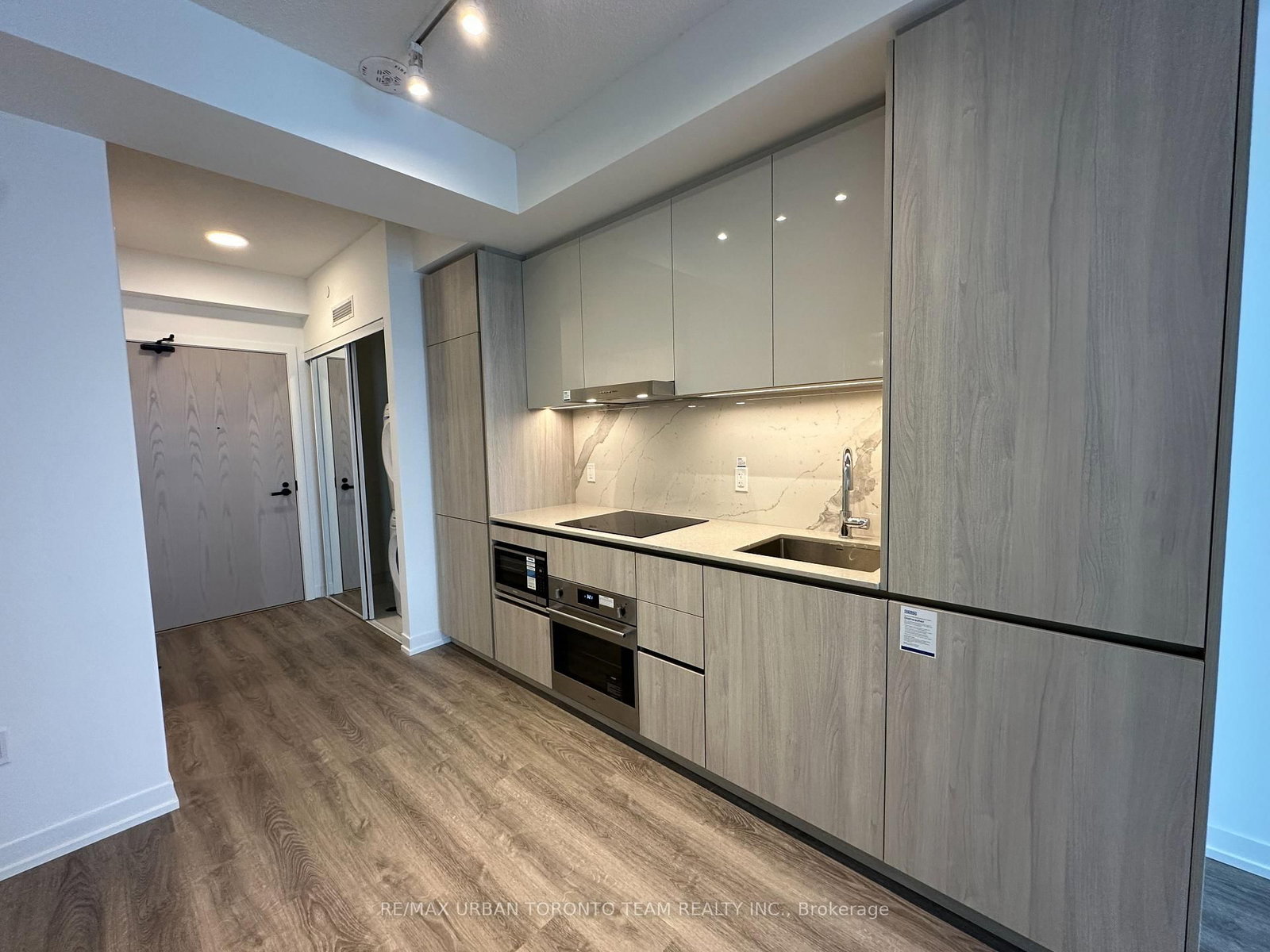 8 Interchange Way, Unit 3811 - Photo 5