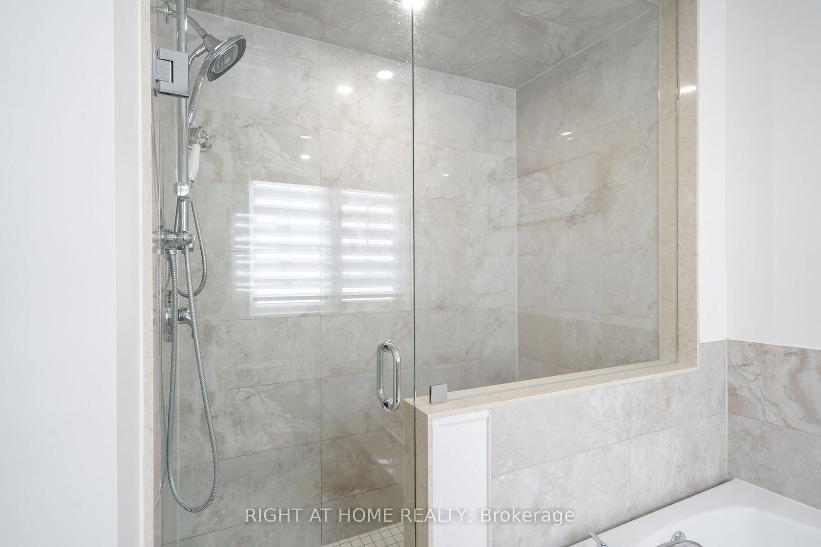 12 Tupling Street - Photo 35