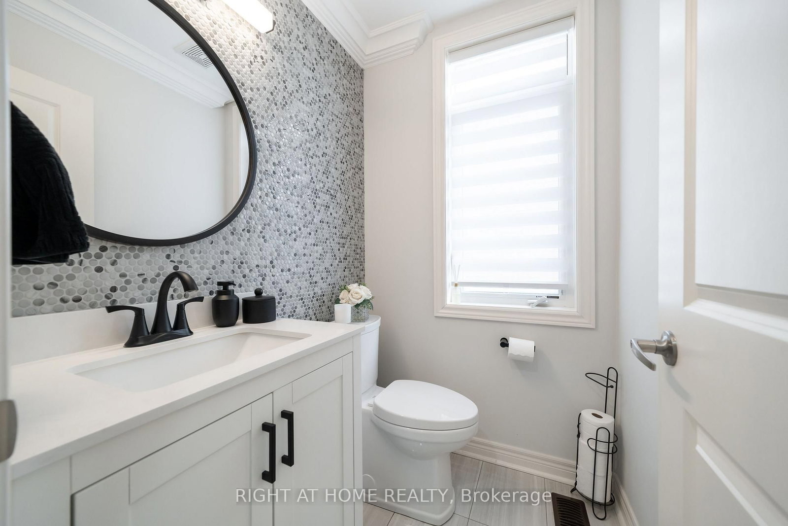 12 Tupling Street - Photo 6