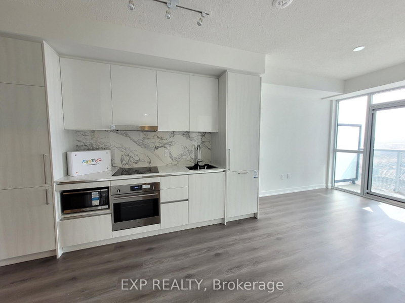 home for lease on 1005-225 Commerce Street