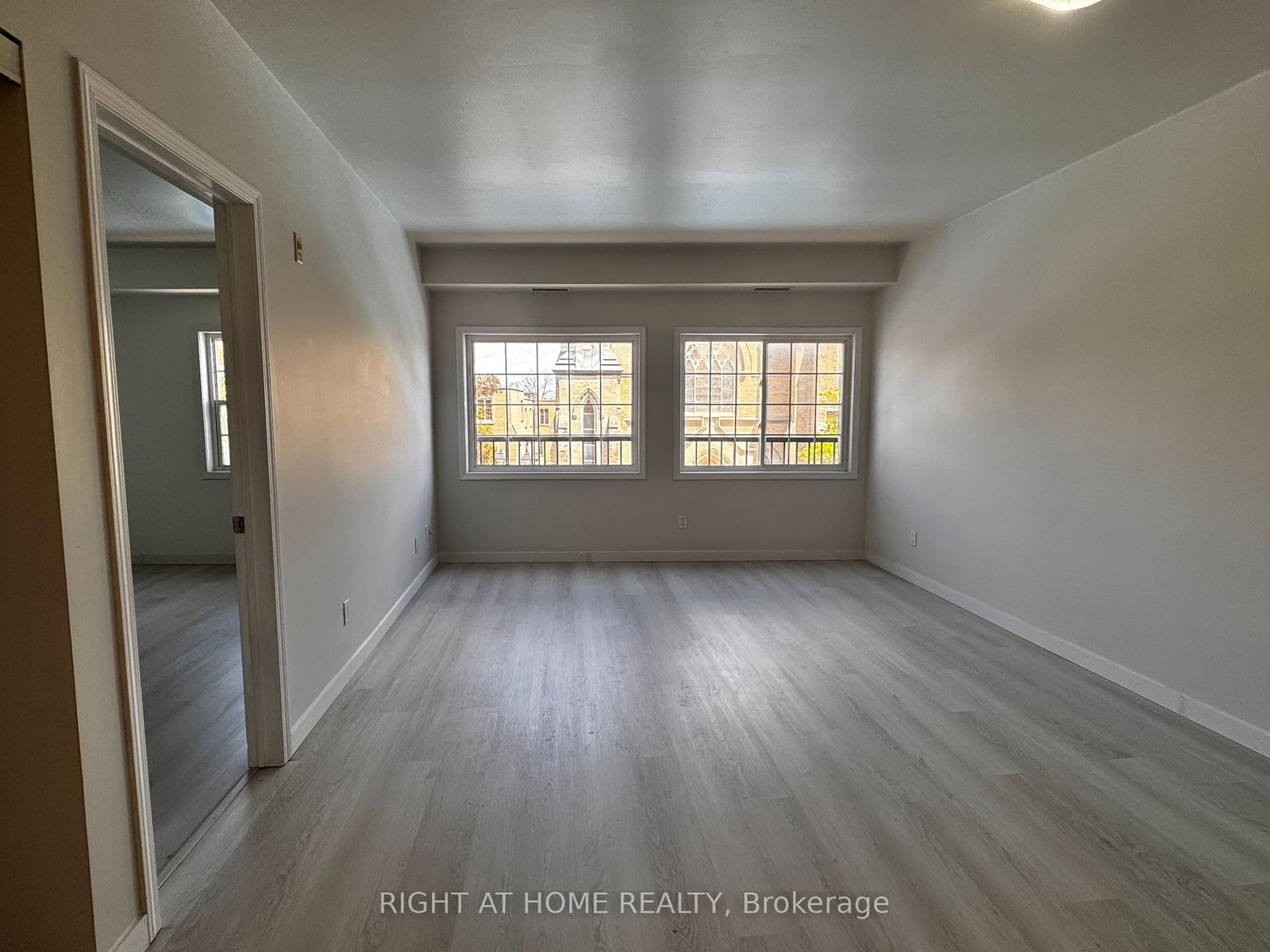 Unit 210 1 Centre Street W - Photo 3