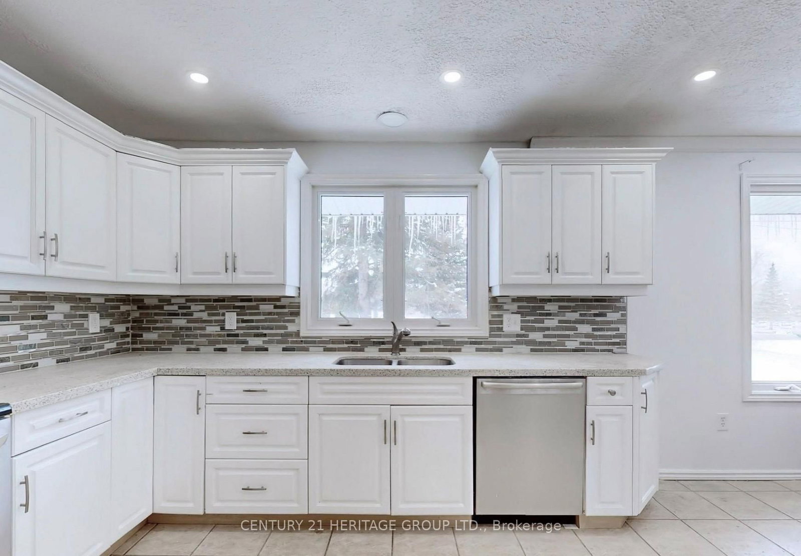 20015 Bathurst Street • East Gwillimbury, ON photo 2