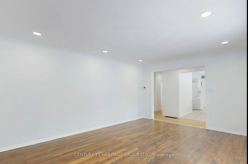 20015 Bathurst Street