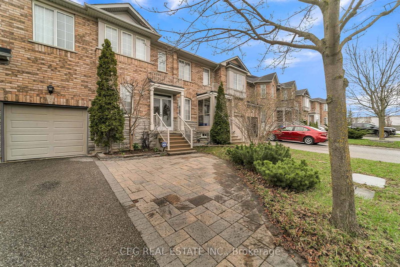 11 Holmwood St E, Richmond Hill, L4B 4K4 | Image 2