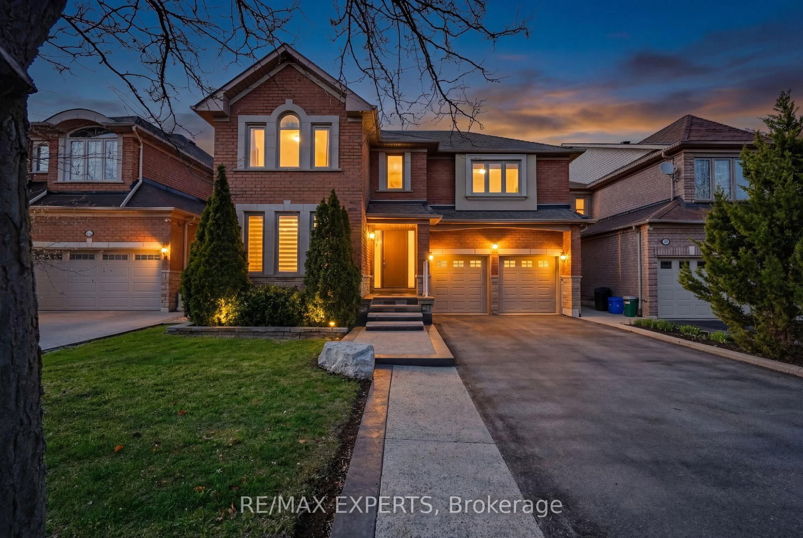 Detached House for sale at 8 Ferdinand Avenue, Vaughan, Ontario, L6A 2Z2 - Vellore Village - MLS: N13055552