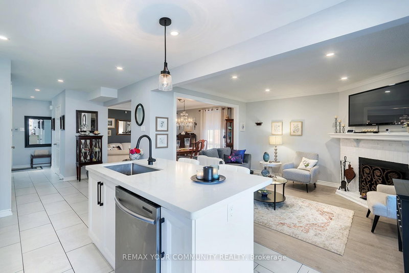 52 Hornchurch Cres, Markham, L3R 7C6 | Image 3