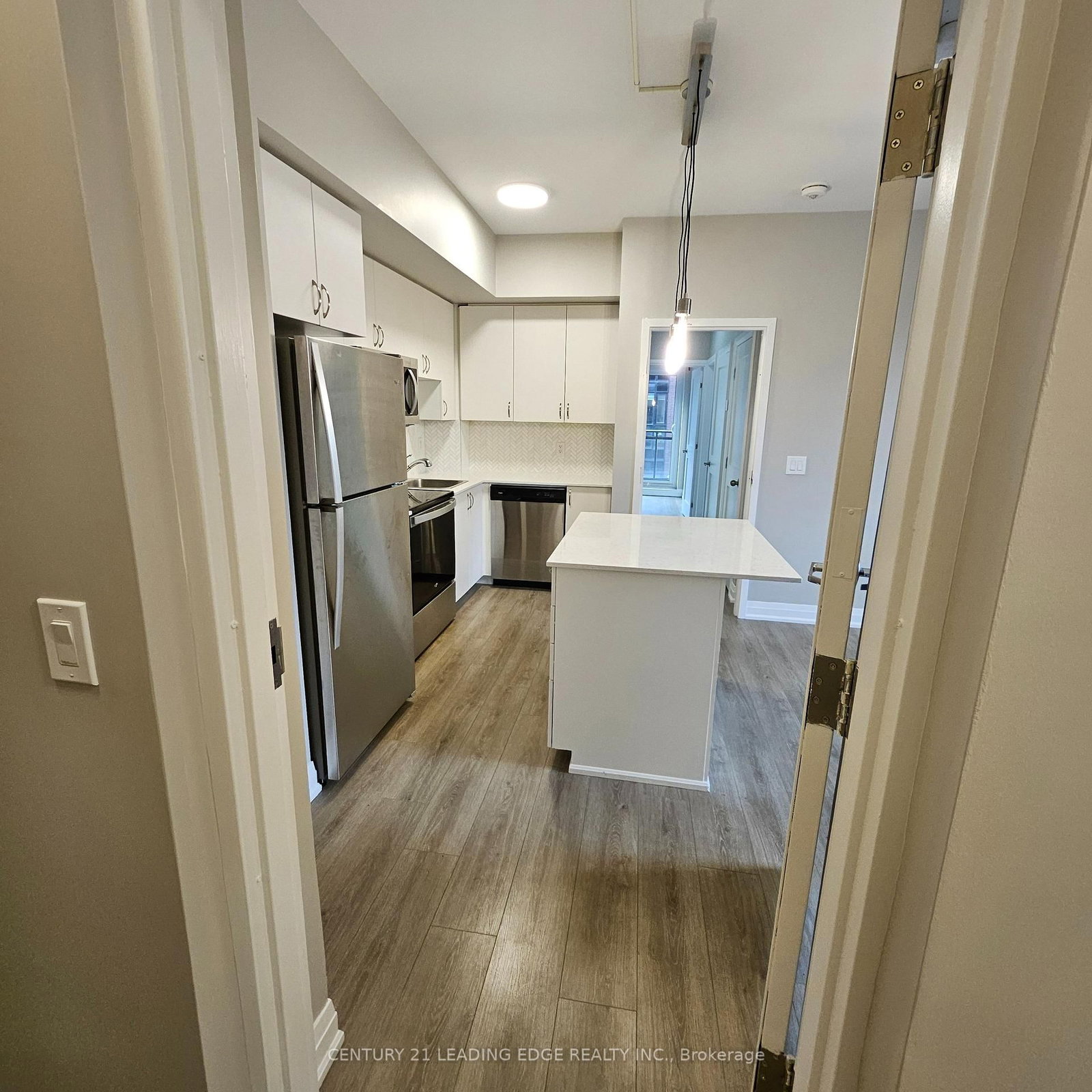 18 COLES Avenue, Unit 603 - Photo 8