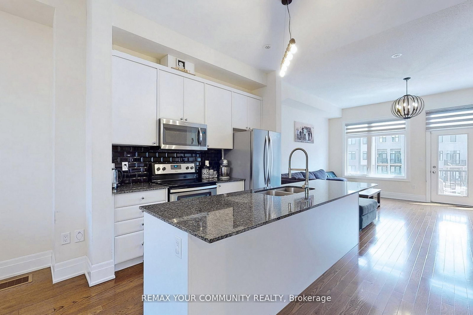 Listing Image 10