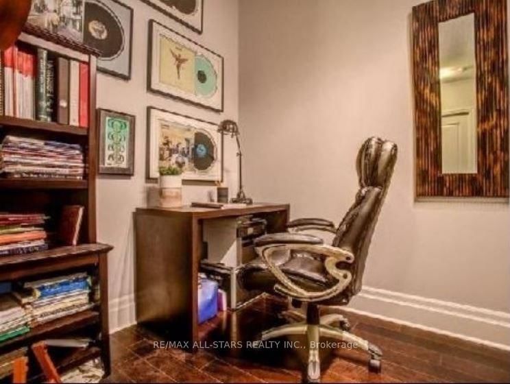 111 Upper Duke Crescent, Unit 219 - Photo 7