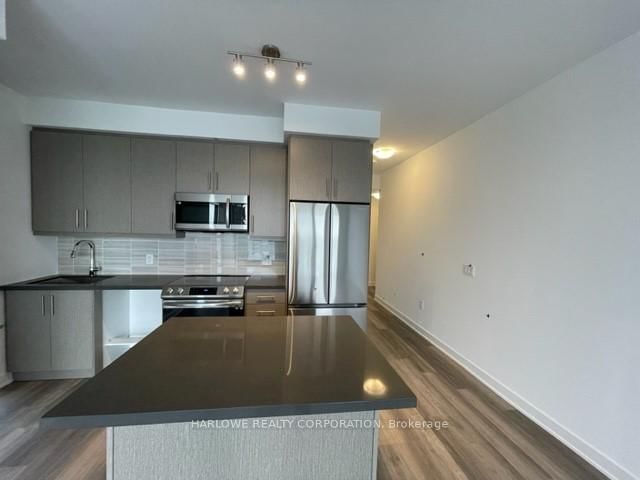 105 Oneida Crescent, Unit LPH03