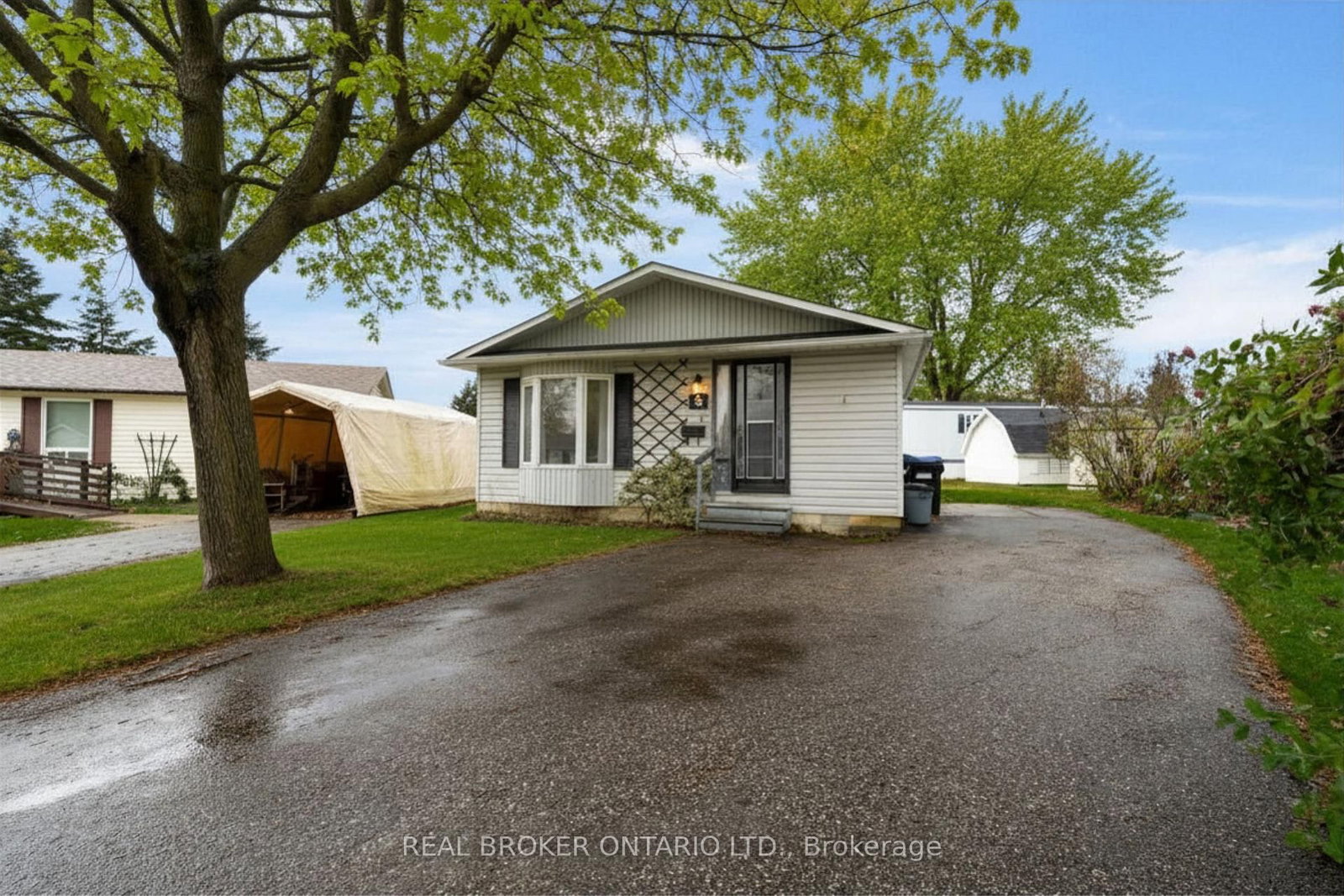 8 Maple Leaf Terr, Innisfil, view 24