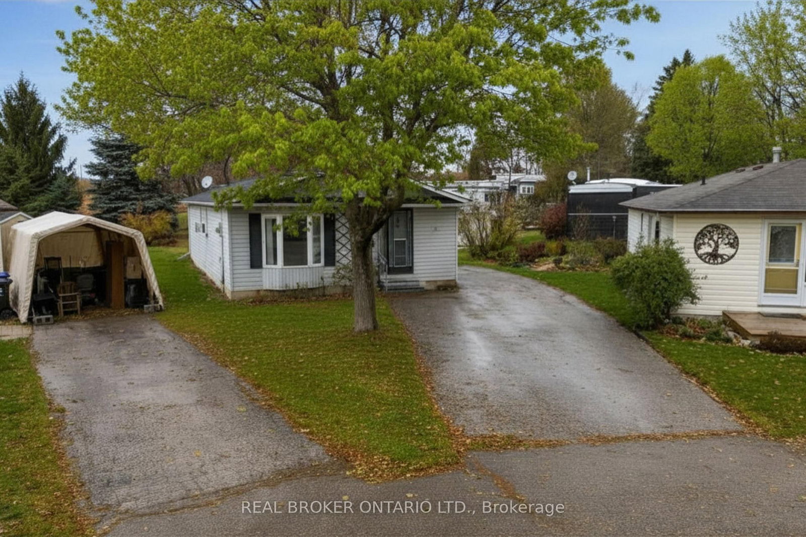 8 Maple Leaf Terr, Innisfil, view 33