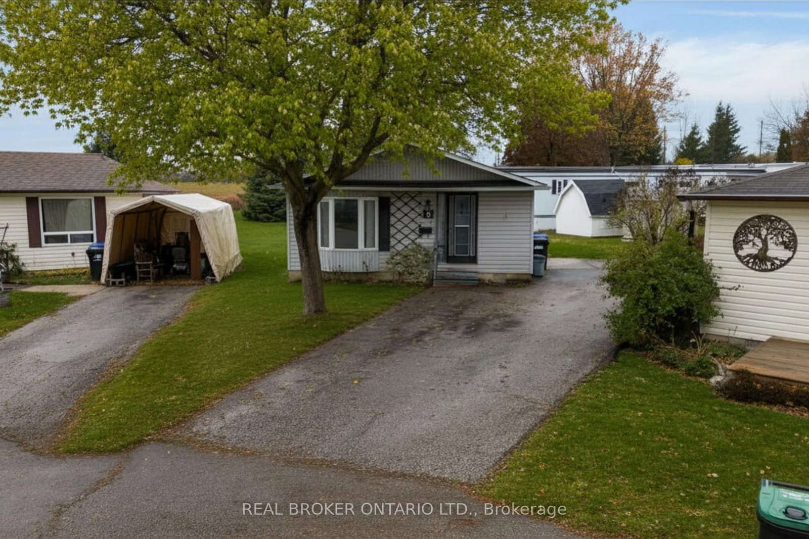 8 Maple Leaf Terr, Innisfil, view 37