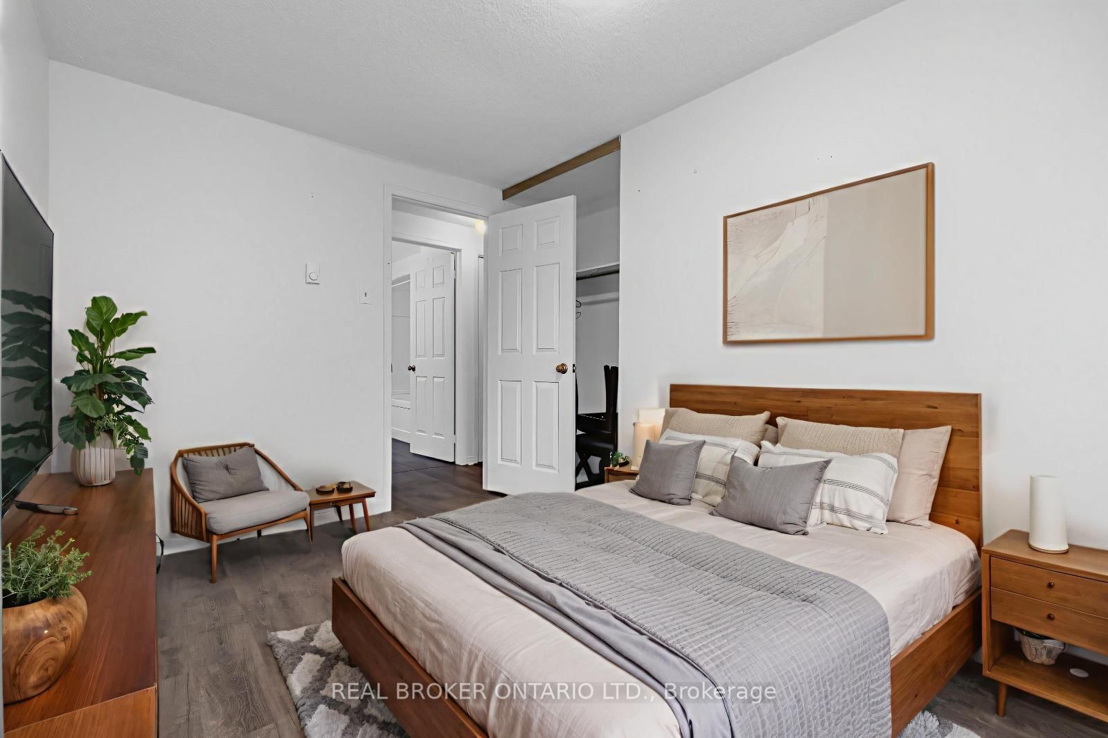 8 Maple Leaf Terr, Innisfil, view 8